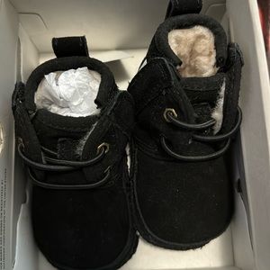 Infant Ugg boots sz 1